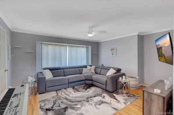 1602 Noble ST, East Meadow, NY 11554
