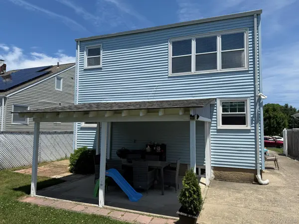 476 Bernard ST, East Meadow, NY 11554