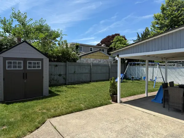 476 Bernard ST, East Meadow, NY 11554