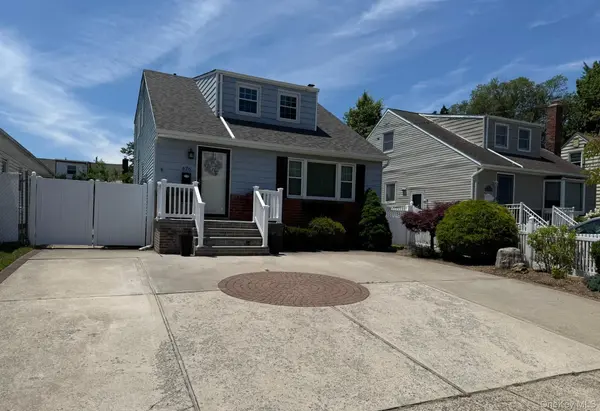 476 Bernard ST, East Meadow, NY 11554