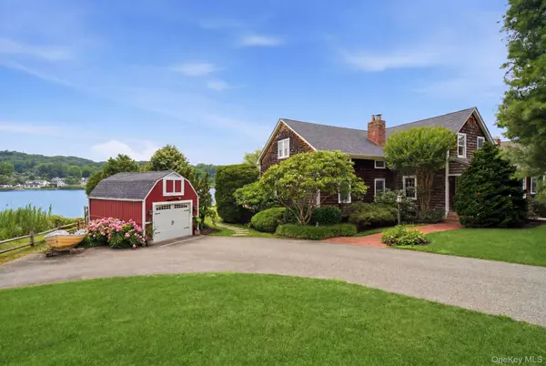 33 Prospect RD, Centerport, NY 11721