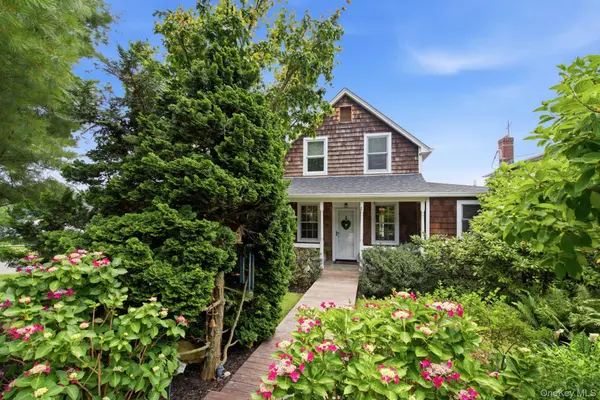 33 Prospect RD, Centerport, NY 11721