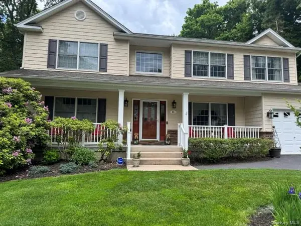 41 Shady LN, Huntington, NY 11743