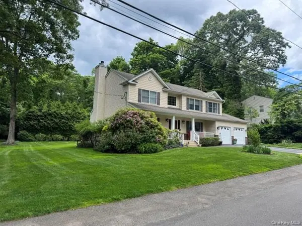 41 Shady LN, Huntington, NY 11743