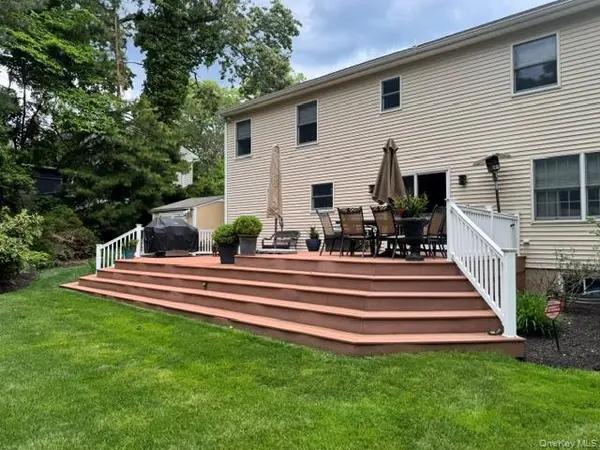 41 Shady LN, Huntington, NY 11743