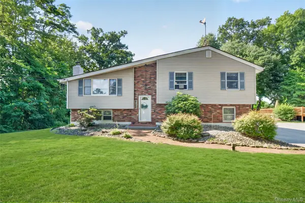 18 Pine Ridge DR, Hopewell Junction, NY 12533