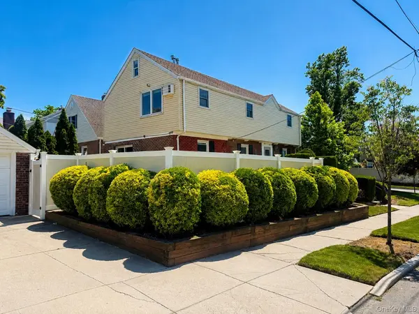 21104 Richland AVE, Oakland Gardens, NY 11364