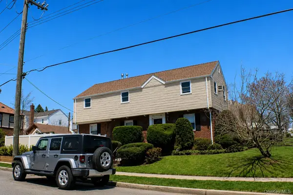 21104 Richland AVE, Oakland Gardens, NY 11364
