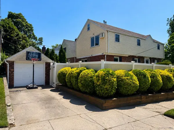 21104 Richland AVE, Oakland Gardens, NY 11364