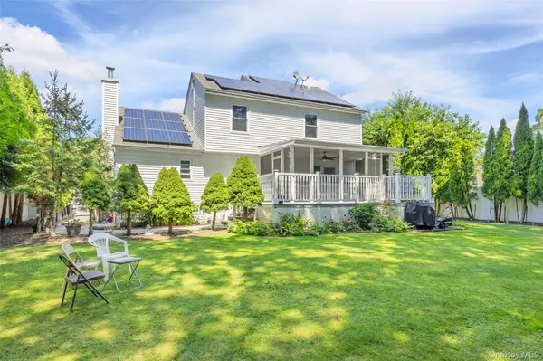 106 Chanel DR, Shirley, NY 11967