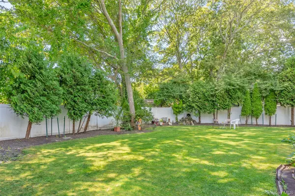 106 Chanel DR, Shirley, NY 11967
