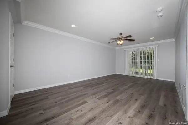 215 Tudor LN #215, Middle Island, NY 11953