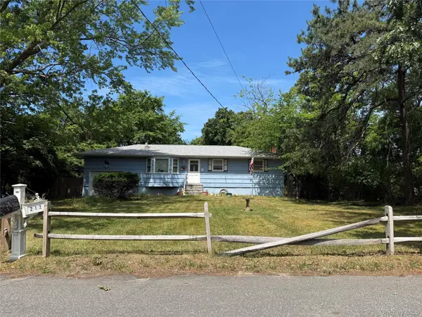 212 Union AVE, East Patchogue, NY 11772