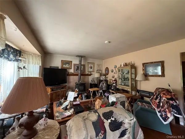 212 Union AVE, East Patchogue, NY 11772