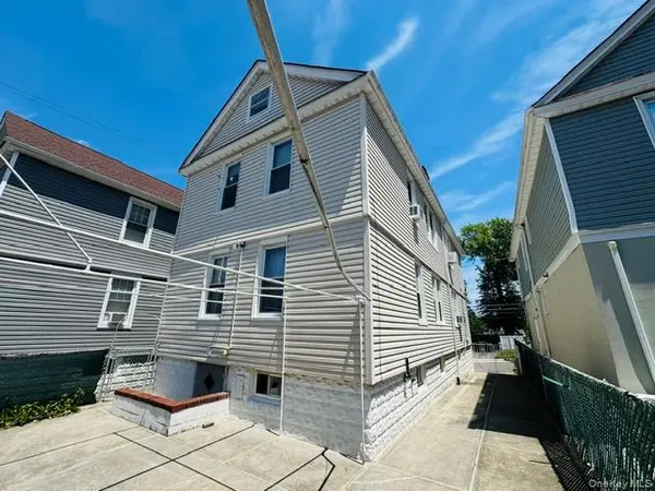 616 College PL, College Point, NY 11356