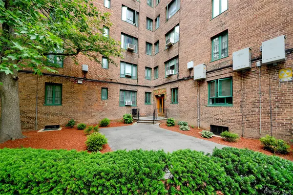 14 Metropolitan OVAL #8G, Bronx, NY 10462