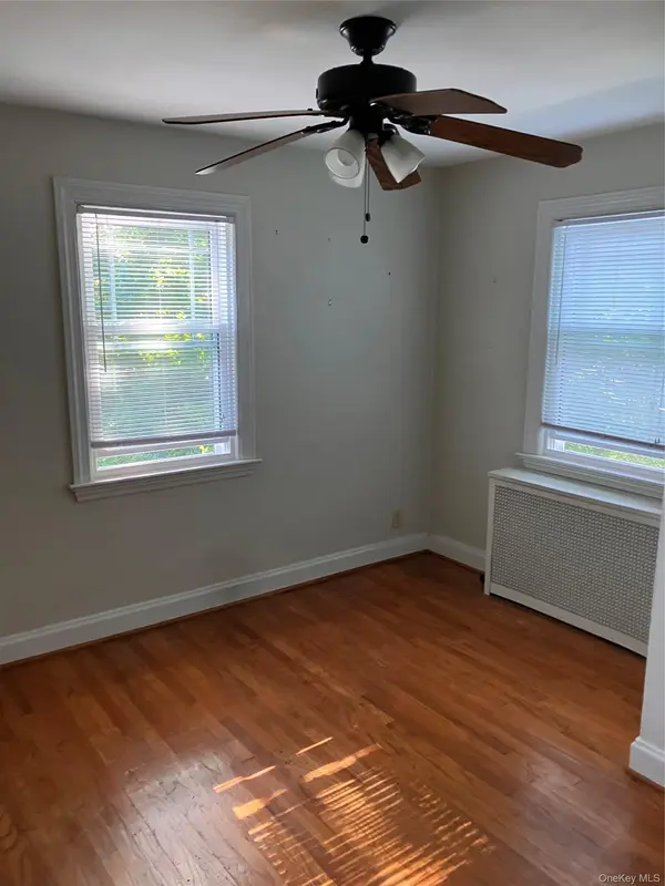 12 Maryland AVE, Freeport, NY 11520