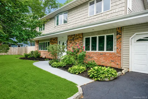 111 Pine ST, Port Jefferson Station, NY 11776