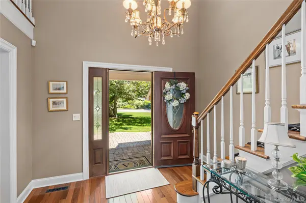 14 Fairway DR, Port Jefferson, NY 11777
