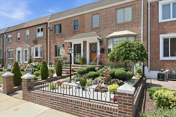 6356 76th ST, Middle Village, NY 11379
