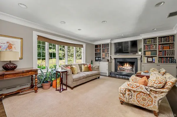 10 Apple Tree LN, Pound Ridge, NY 10576