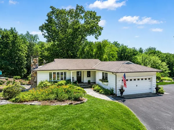 10 Apple Tree LN, Pound Ridge, NY 10576