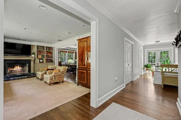 10 Apple Tree LN, Pound Ridge, NY 10576