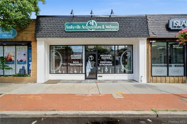 209 Broadway, Amityville, NY 11701