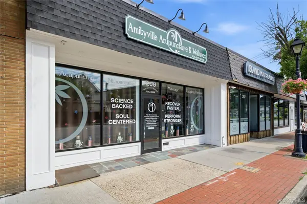 209 Broadway, Amityville, NY 11701