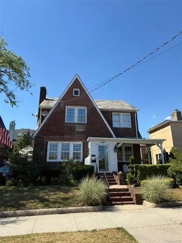 13812 Rockaway Beach BLVD, Rockaway Park, NY 11694