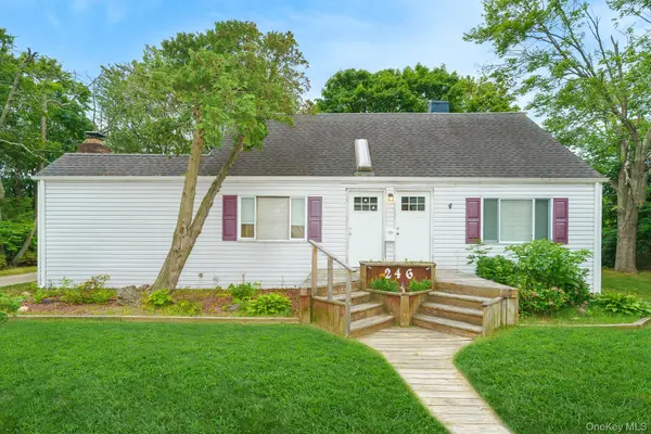 246 Columbus AVE, West Babylon, NY 11704