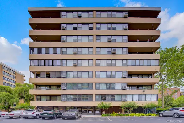 166-10 Powells Cove BLVD #2C, Whitestone, NY 11357