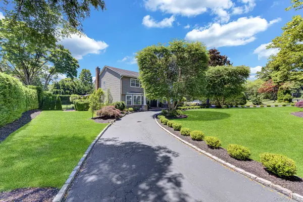 426 Wolf Hill RD, Dix Hills, NY 11746