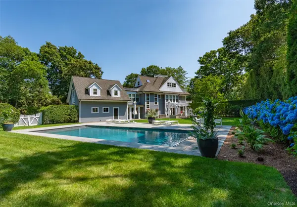 13 Peathole LN, Bellport Village, NY 11713