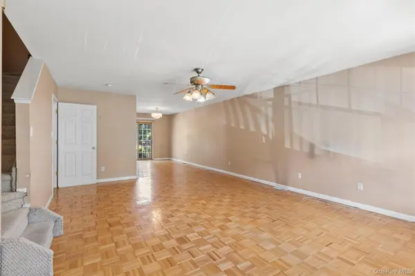 1601 Johnson AVE #16, Elmont, NY 11003