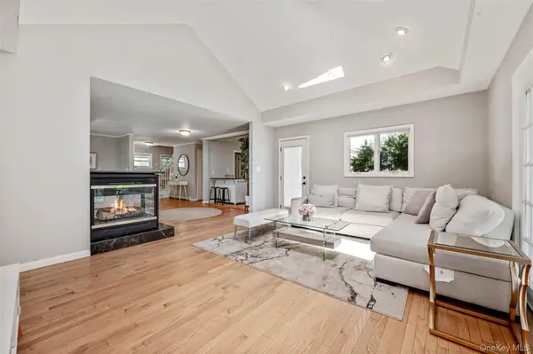 3251 Neptune AVE, Oceanside, NY 11572