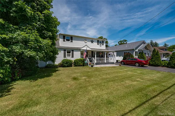 11 Spruce ST, Islip, NY 11751