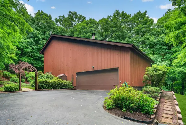1 Tenny LN, Cornwall, NY 12518