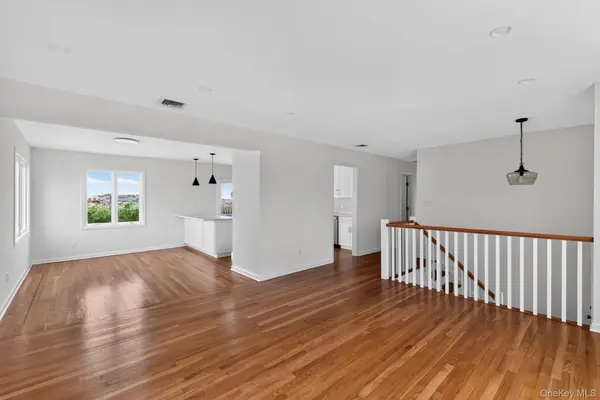 89 Ocean AVE #A, Massapequa, NY 11758