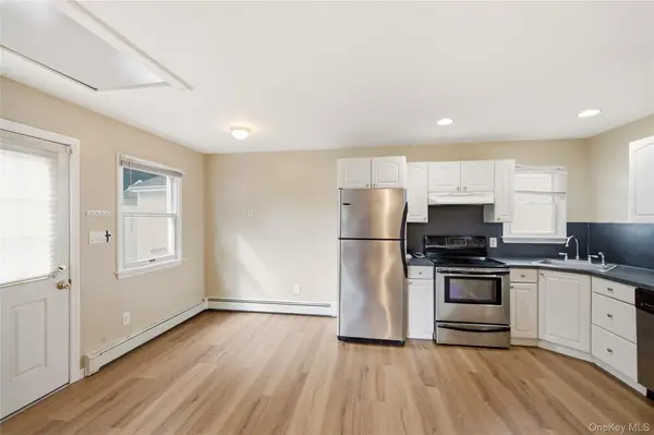 34 MARKWOOD LN, East Northport, NY 11731