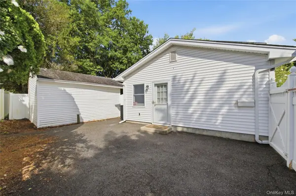 34 MARKWOOD LN, East Northport, NY 11731