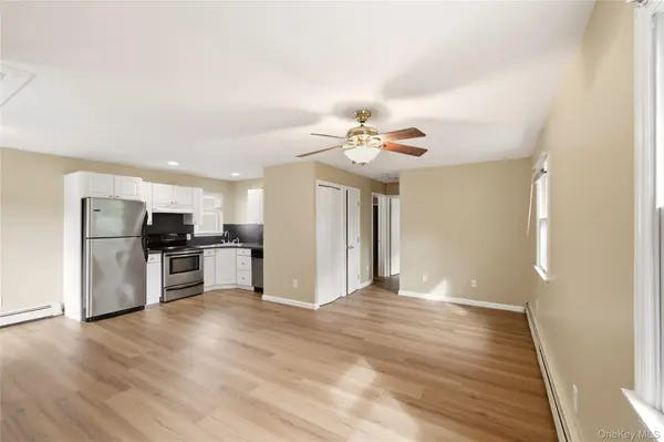 34 MARKWOOD LN, East Northport, NY 11731