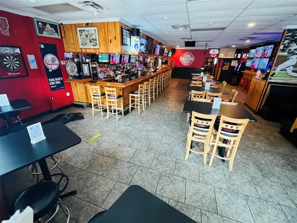 43 W Hoffman AVE, Lindenhurst, NY 11757