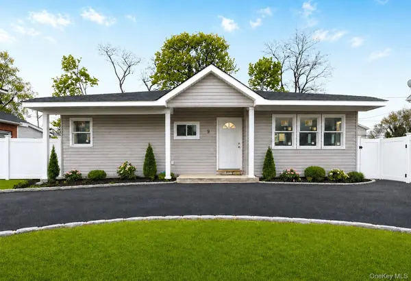9 Emerald LN, Amityville, NY 11701