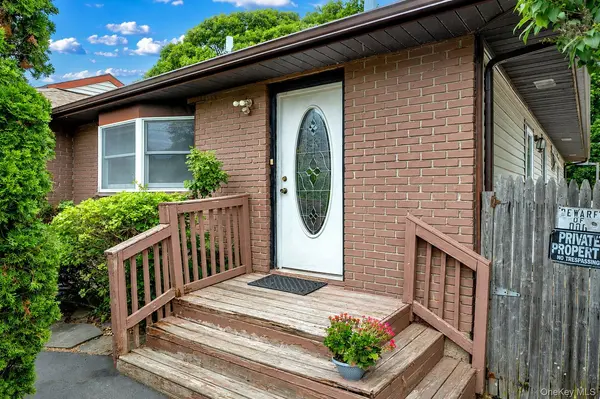 119 Chanel DR, Shirley, NY 11967
