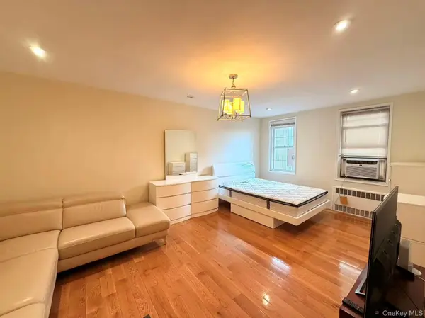 85-14 Broadway #3L, Elmhurst, NY 11373