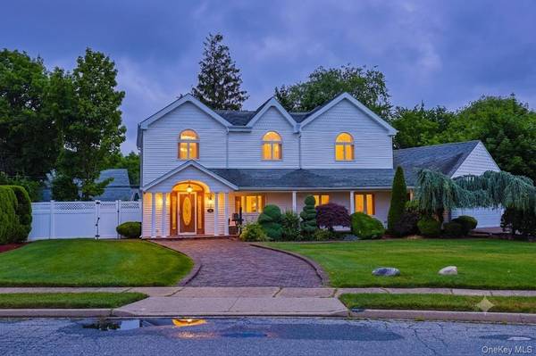 79 Constellation RD, Levittown, NY 11756