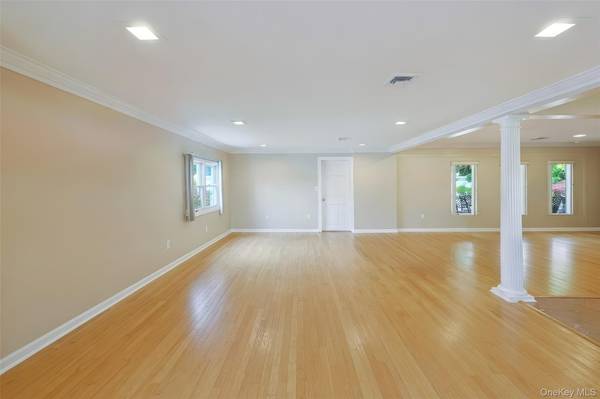 79 Constellation RD, Levittown, NY 11756