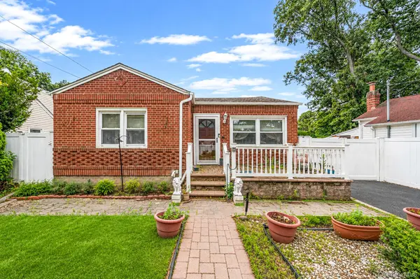 136 Sioux ST, Ronkonkoma, NY 11779