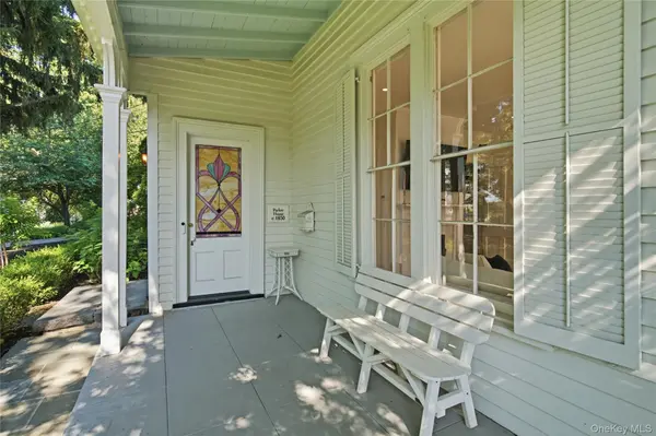 68 Fairview ST, Huntington, NY 11743